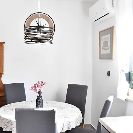 Gogo Apartment *